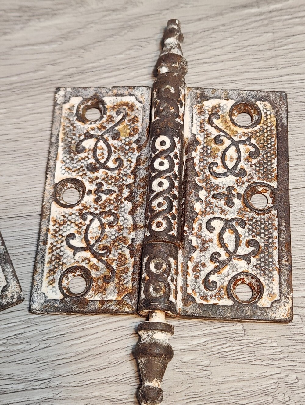2 VTG Victorian Antique Iron Ornate Steeple Tipped Door Hinge 3.5 Cast Iron - Picture 3 of 11